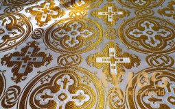 Церковная  ткань металлик с крестами (Греция) - фото